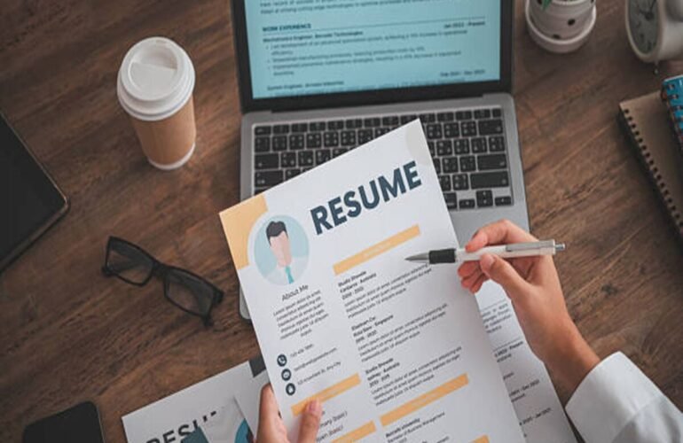 ATS-Friendly Resume Builder by Maplores